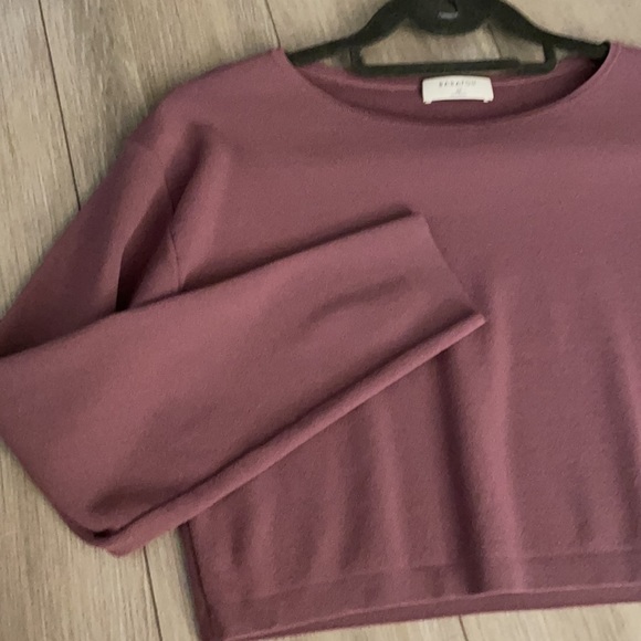 Babaton Tops - Aritzia Babaton Hessy cropped shirt